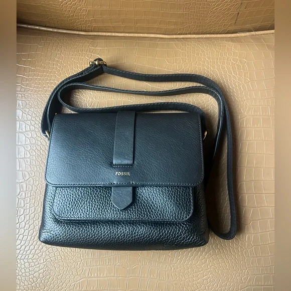 Fossil Kinley Small Leather Crossbody Bag With Strap Black $150 - Picture 3 of 4